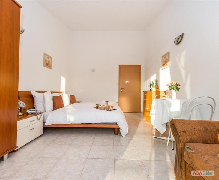 Apartmani Aria Rogoznica  Eksteriør billede