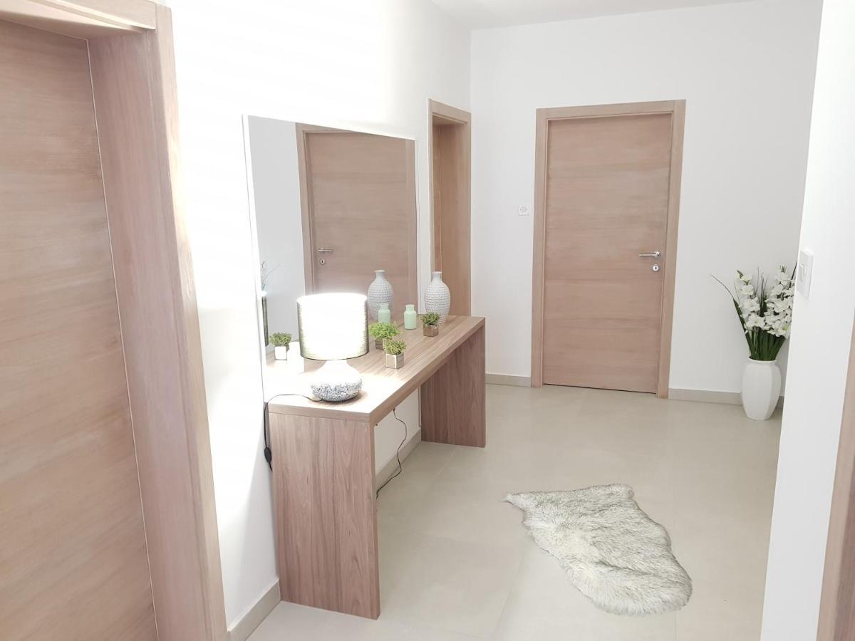 Apartmani Aria Rogoznica  Eksteriør billede
